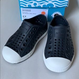 Native Jefferson Toddler Shoes, Size C7. Black